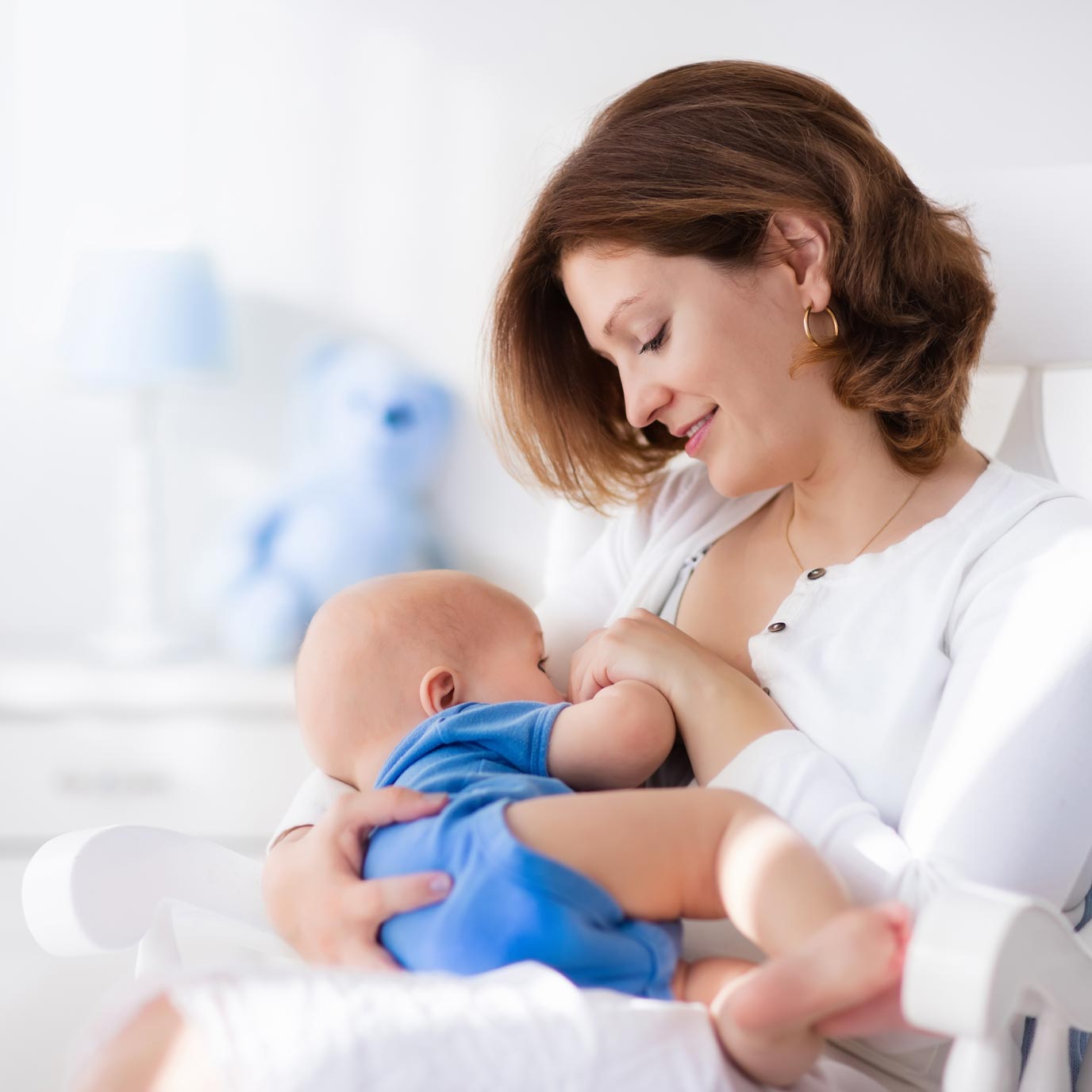 Read about the positive impact of breastfeeding a newborn child on your hormones