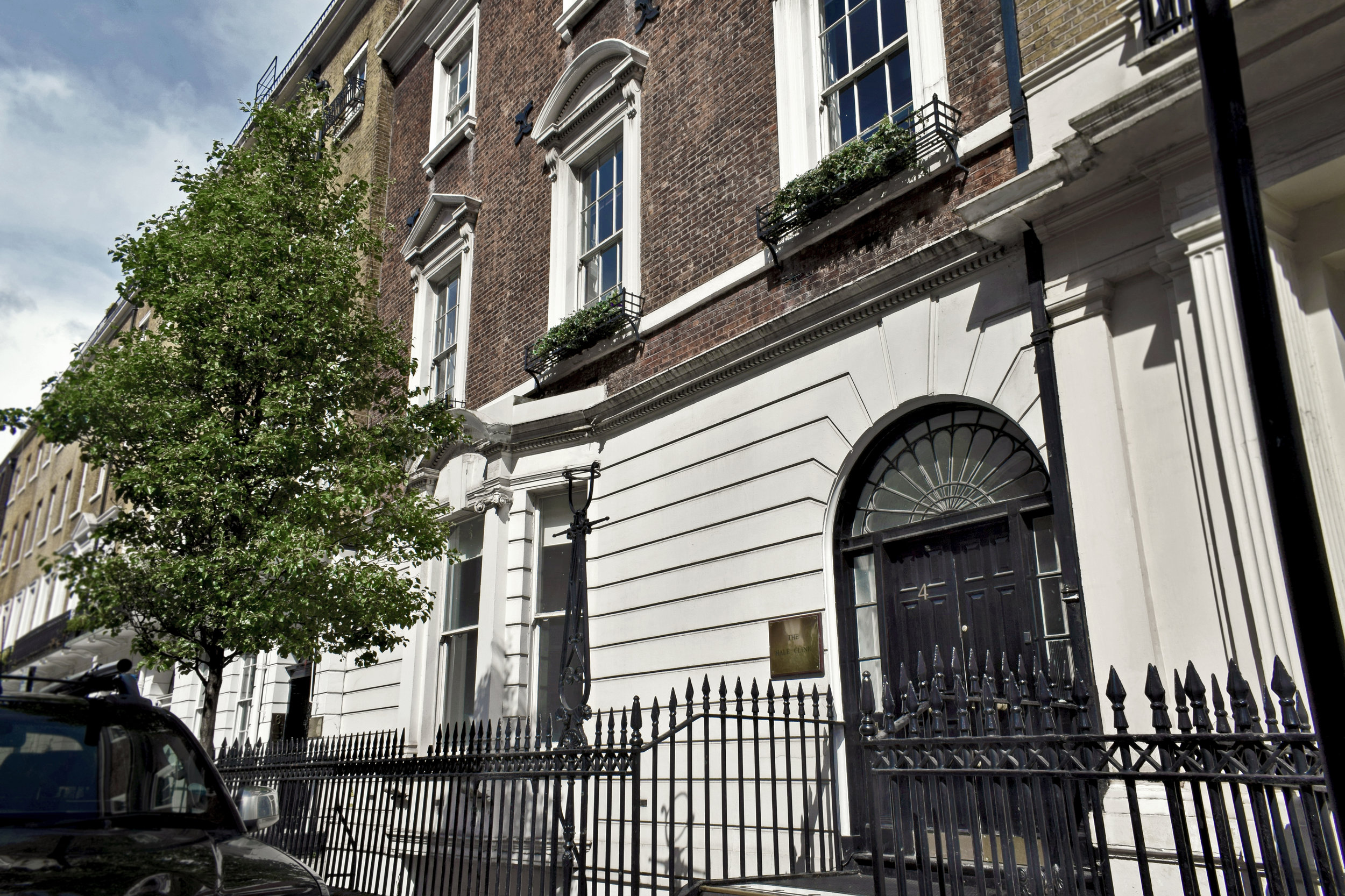 marion-gluck-clinic-The Hale Clinic-outside-building